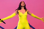 Dua Lipa'nın Toronto konserinde izinsiz havai fişek patlatıldı! Konser feci sonla bitti