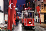 İstiklal Caddesi'nde güvenlik tedbiri! Bombalı saldırı sonrası hepsi kaldırıldı