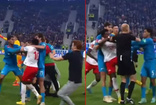 Futbol sahası ringe döndü! Zenit Spartak Moskova maçında tekme ve yumruklar havada uçuştu!