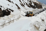 Nisan ayında 5 metre kar ile mücadele