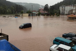 Kastamonu’da sel: Araçlar suda sürüklendi, ev ve işyerlerini su bastı