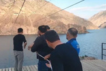 Artvin'de Belediye Başkanı Zipline yaparken barajın üzerinde mahsur kaldı! Belediye Başkanını vatandaşlar kurtardı