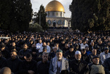 İsrail'e rağmen 60 bin Filistinli Mescid-i Aksa'da bayram namazı kıldı!