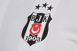 Beşiktaş'ta genç futbolcu ile yollar ayrıldı