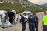 Denizli'de midibüs devrildi: Yaralılar var