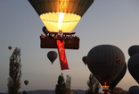 Kapadokya'da balonlar Türk bayraklarıyla uçtu