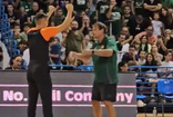 Panathinaikos taraftarı Kıbrıs pankartı açtı Ergin Ataman kendini oyundan attırdı