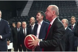 Cumhurbaşkanı Erdoğan, Basketbol Gelişim Merkezi'nde potaya atış yaptı