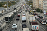 İstanbul'da sabah saatlerinde etkili olan sağanak trafik yoğunluğunu artırdı