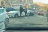 Ataşehir'de aracına çarpan sürücüye tekme tokat daldı o anlar kamerada