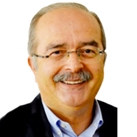 İsmet Özçelik
