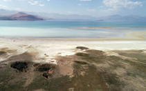 Van Gölü'ndeki görüntü ürküttü! Küresel ısınmayla göl 200 metre çekildi