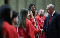 Cumhurbaşkanı Erdoğan madalya kazanan sporcuları külliyede kabul etti