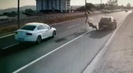 Bolu’da otomobile çarpan motosikletin sürücüsü ağır yaralandı